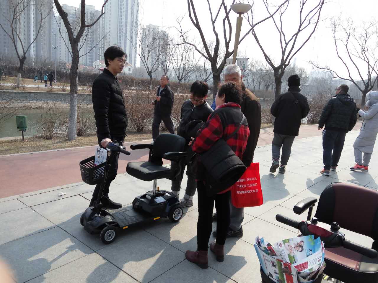 关于智能老年人代步车电池续航的了解(开天乐代步车)