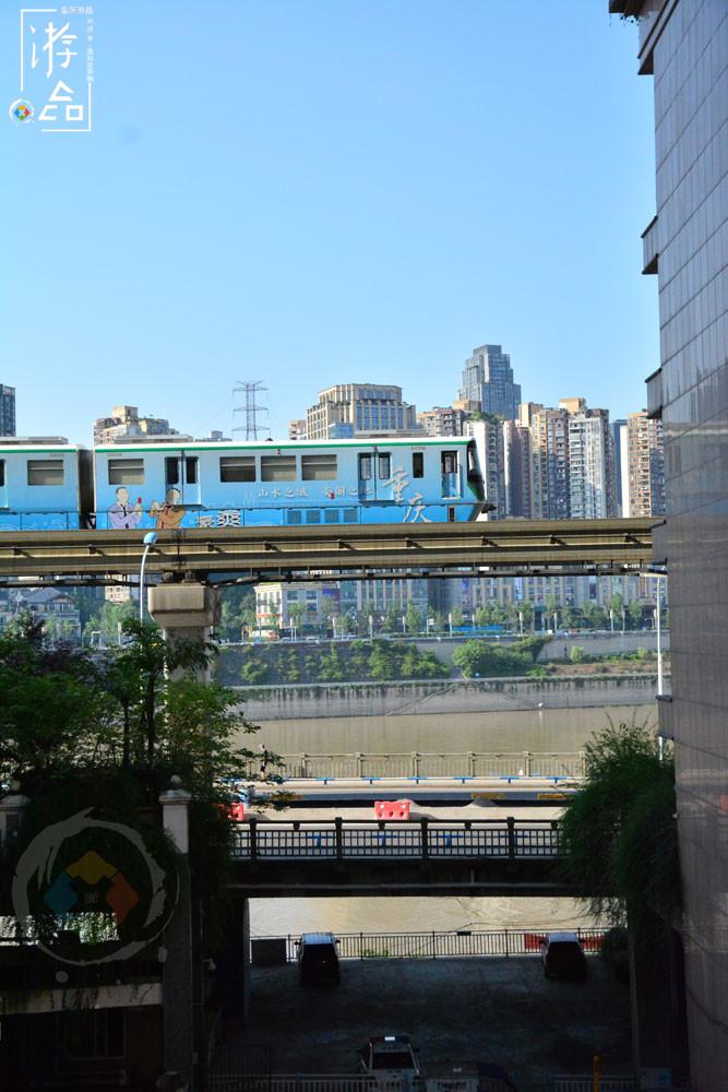 在重庆大溪沟探险：误入电力公司老社区，意外发现江边的聚金花市