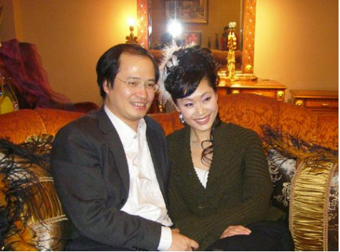 于文华：合作尹相杰，发掘大衣哥，一婚不幸福，现在活成z个样子