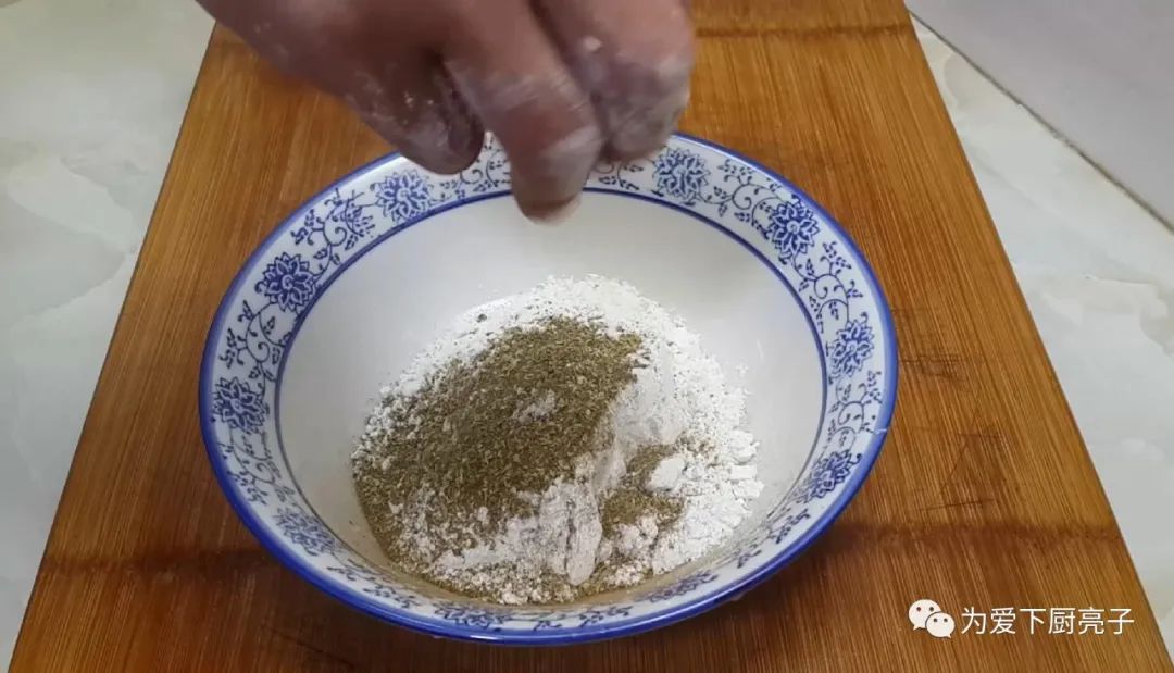 最近这蕉叶做法火了，锅里一炸，比面包馒头好吃，学会都能开店了