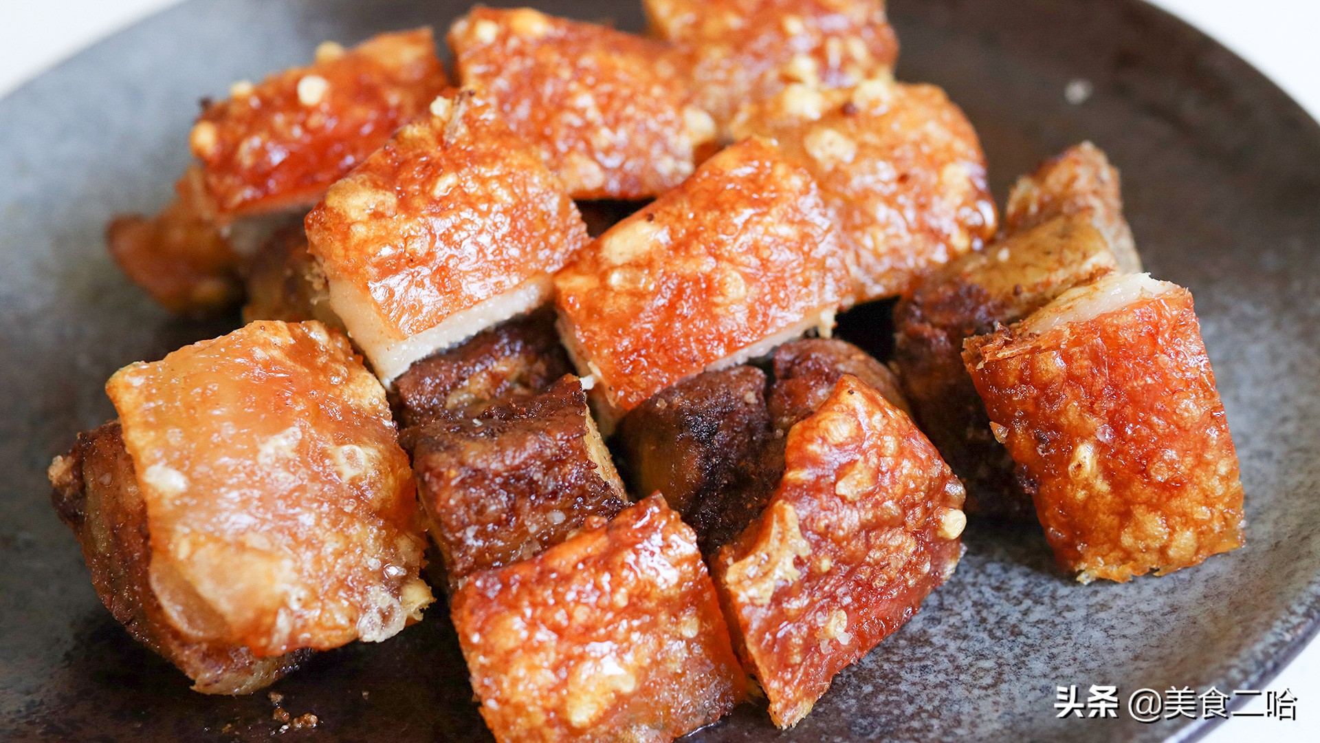 脆皮烤肉：原来烧烤店都是这么做的，酥香不油腻，配上啤酒超过瘾