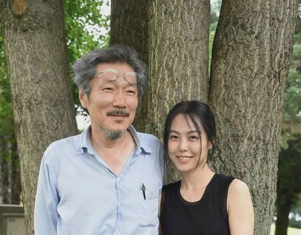 她是韩国萧亚轩，与大22岁导演婚外恋5年：我想要男人都会爱上我