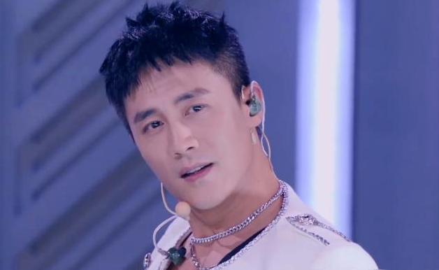 39岁杜淳娇妻正面照曝光，美过女明星，杜淳又宣