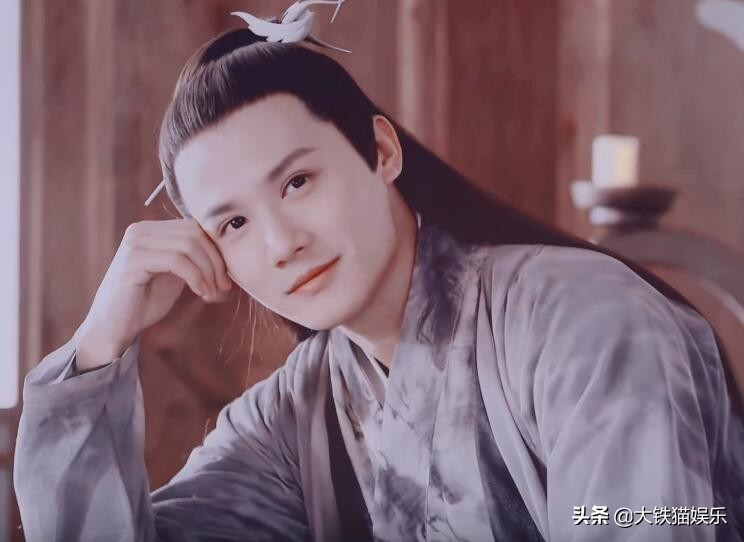 含胸驼背就别嚯嚯古装剧了，让这7位男星告诉你，什么叫仪态端庄