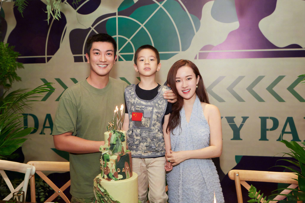 恩爱！杜江为霍思燕整理头发画面超甜，细心体贴简直模范老公