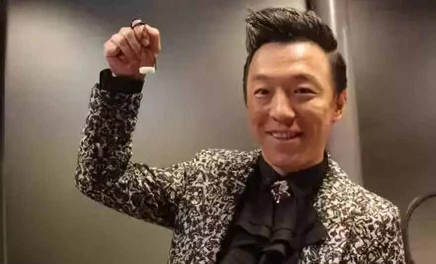 黄渤也是翡翠行家！60000买的翡翠手镯现已升值至百万元！