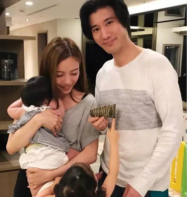 王力宏坐实学霸称号，给三胎儿子取名，全名5笔