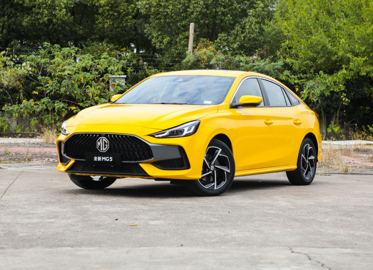 上汽名爵5外表酷炫动力强主打性价比