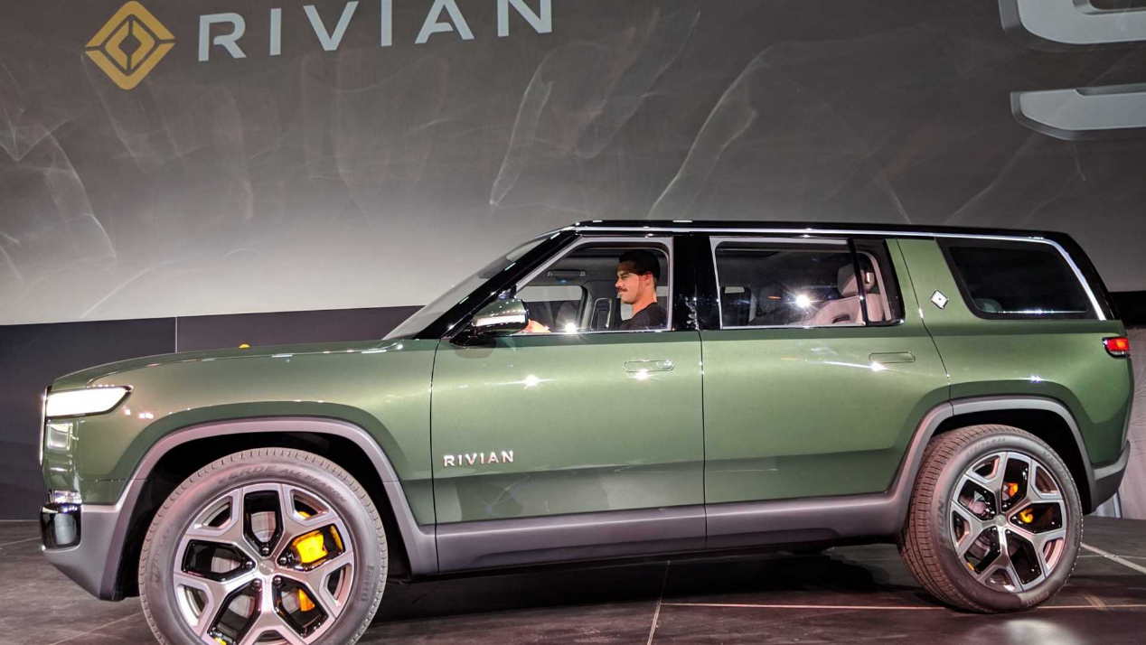 Rivian 纯电动车SUV R1S驱动力发布信息，续航力达659km，可做为越野汽车