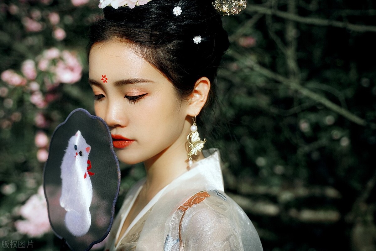 女人致最好自己的句子 经典有气质内涵的句子图片