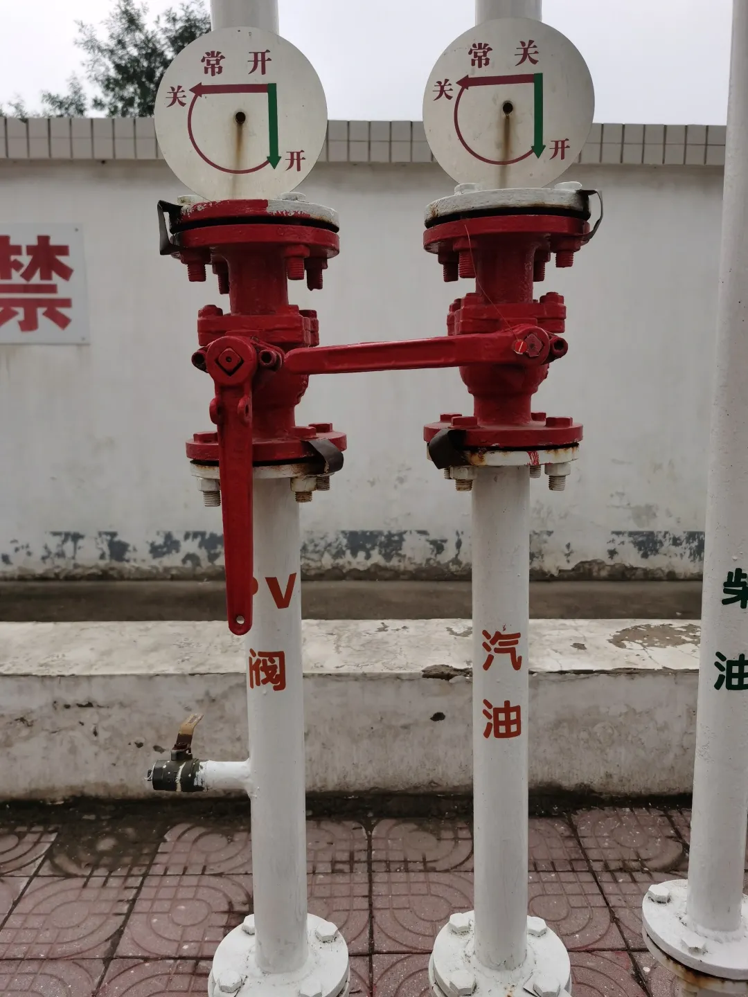 跟着镜头,带你看什么是加油站油气油品执法检查!