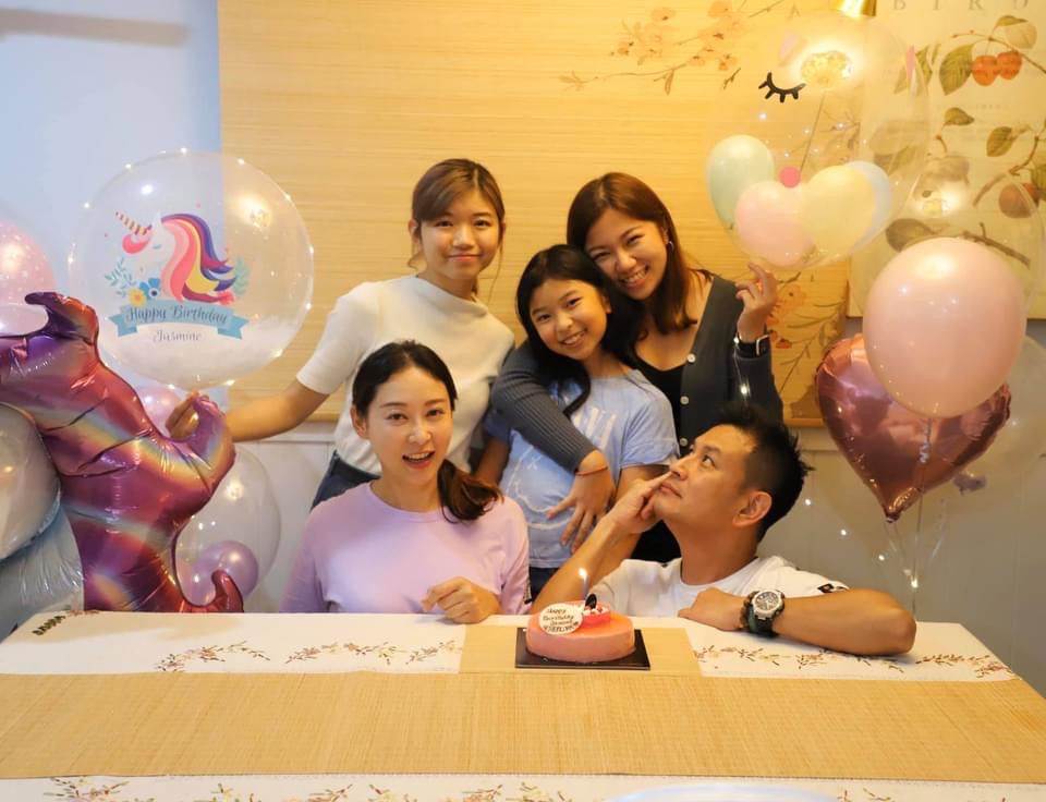 恭喜！ 楊怡姐姐楊卓娜今年結婚，生女11年未註冊，對繼女像親生