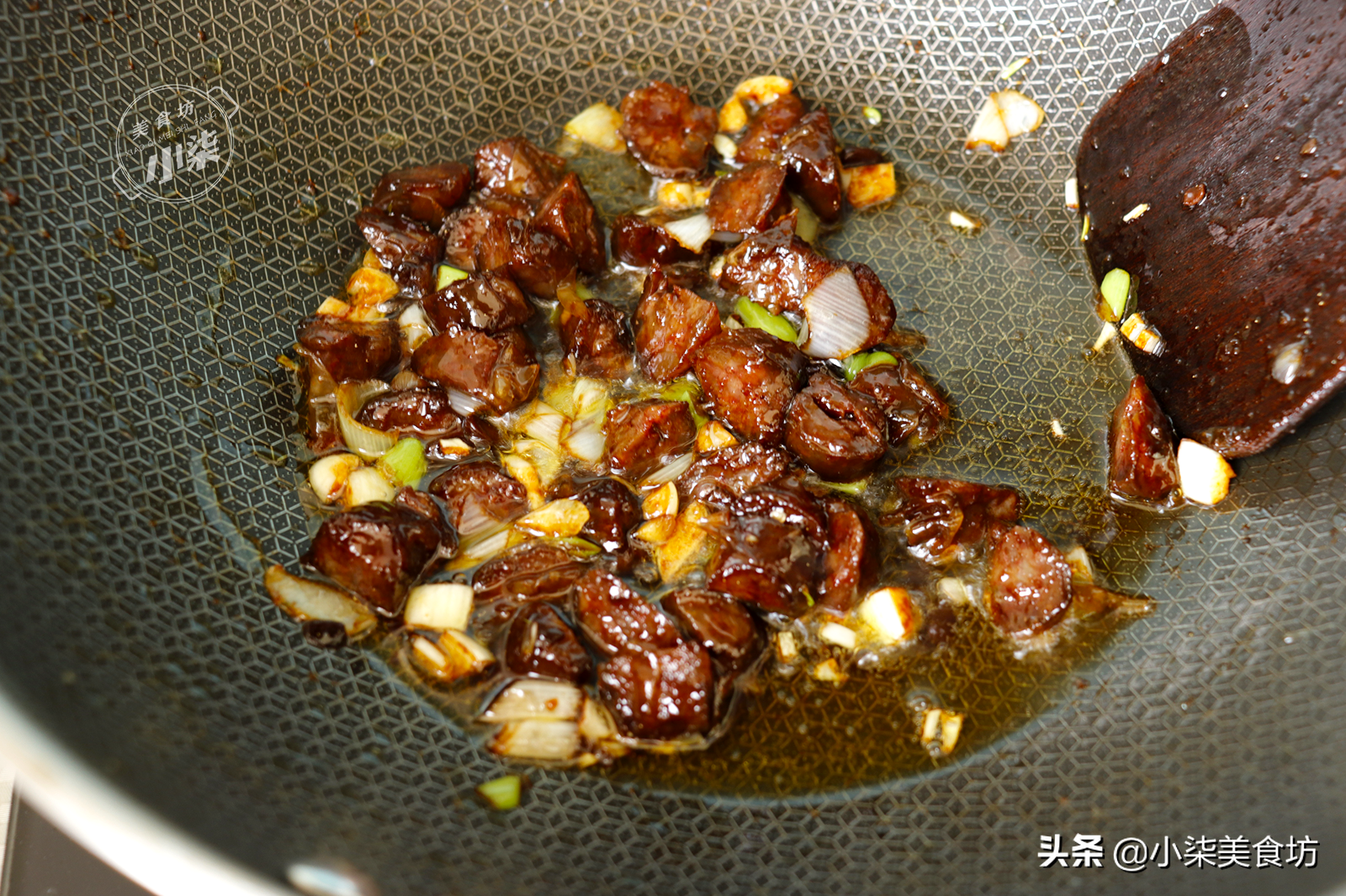 大米別直接蒸了，打3個雞蛋，老保姆拿手絕活，過年就要這樣吃