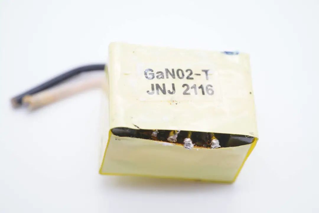 加油中国芯！拆解一款国产GaN器件的65W氮化镓快充