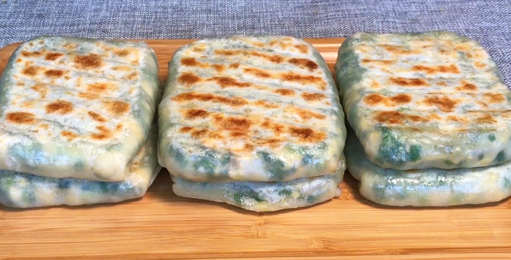 1塊豆腐，加1把韭菜，我家隔三差五就吃，皮薄餡大，飯店吃不到