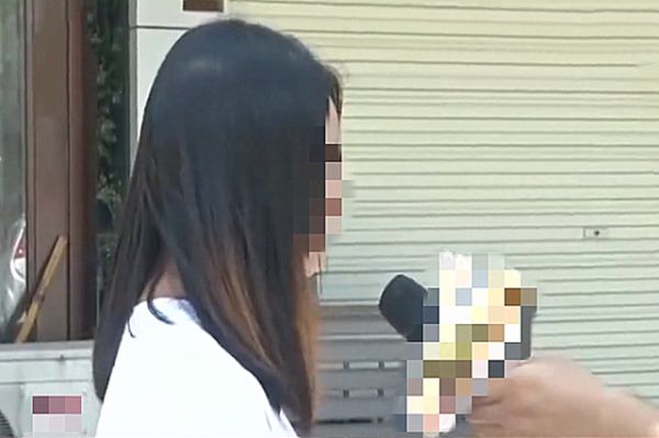 女子手机被人拿走，“里面照片流出就没脸见人