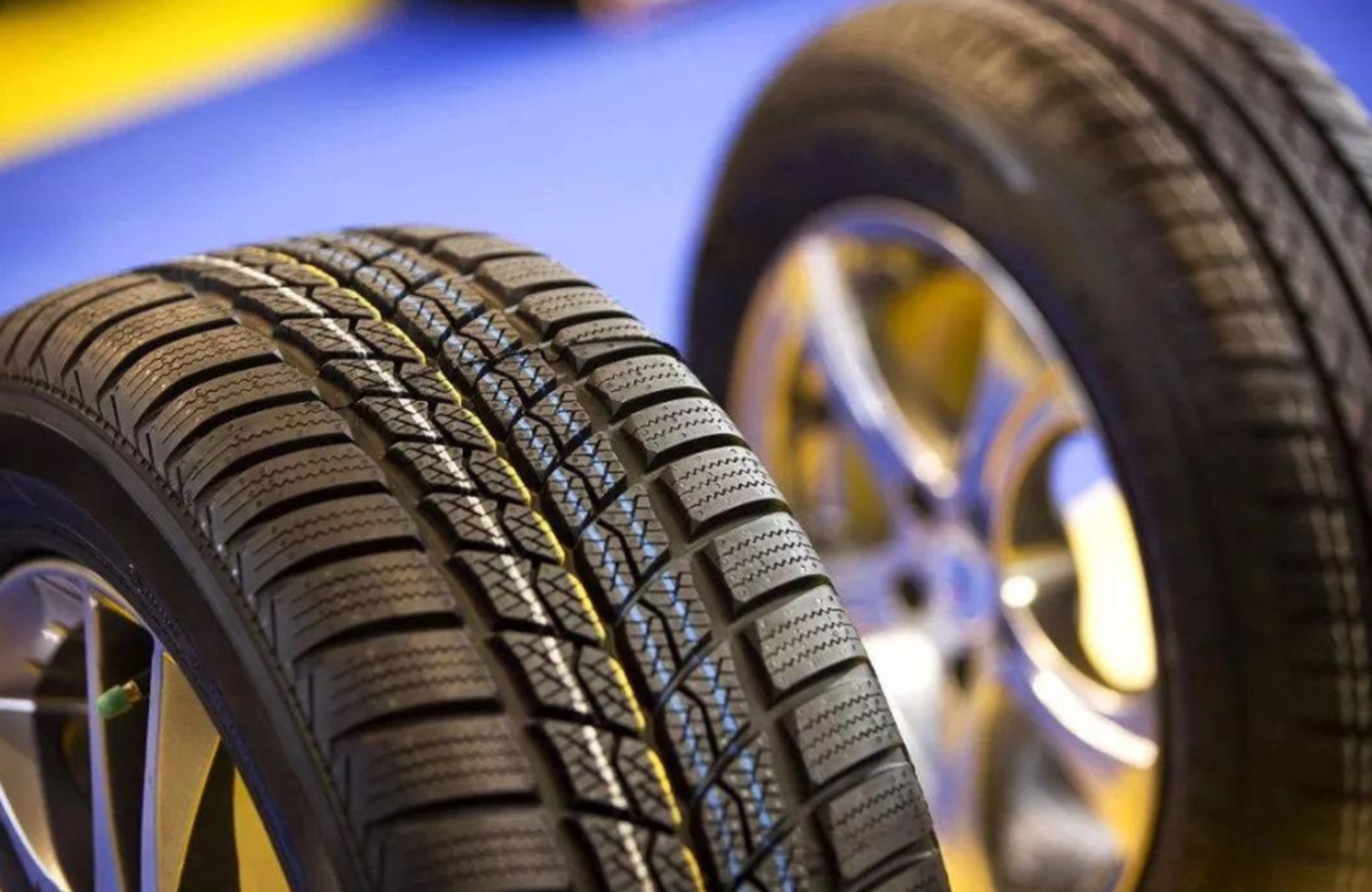 What is the difference between three grooves and four grooves in a tire