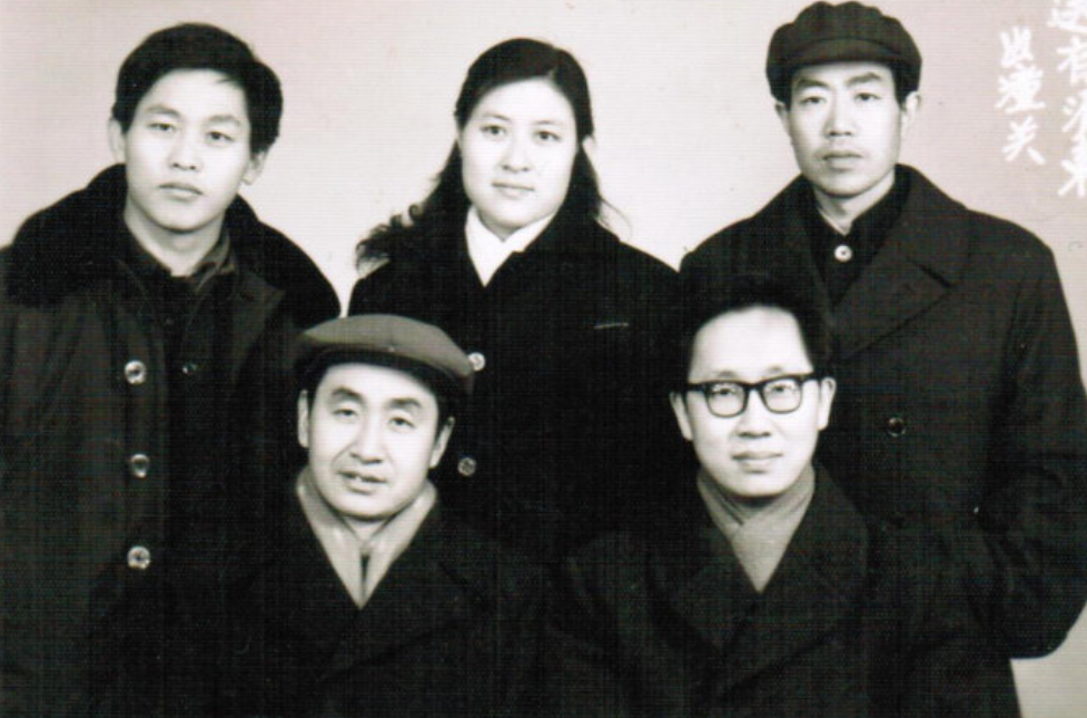 贾平凹为何与前妻韩俊芳离婚？拿稿费回家像做贼，个性太强不自豪