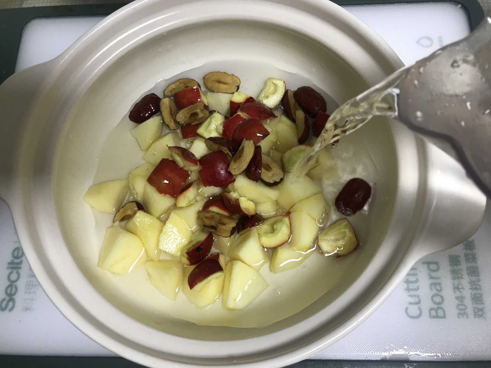 苹果和它是绝配，切块放锅里一煮，喝出水润白皙，营养美味别错过