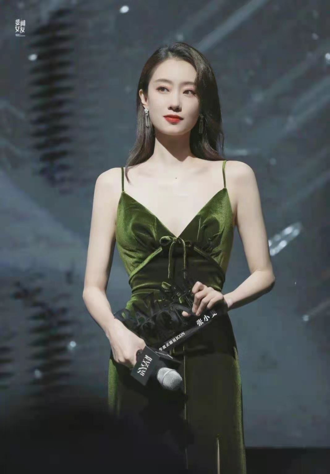 Ding Zhen says he sees Gu Ling's mom, bask in go out and Zhang Xiaofei group photo, netizen: Popular feeling of Fei Mom development