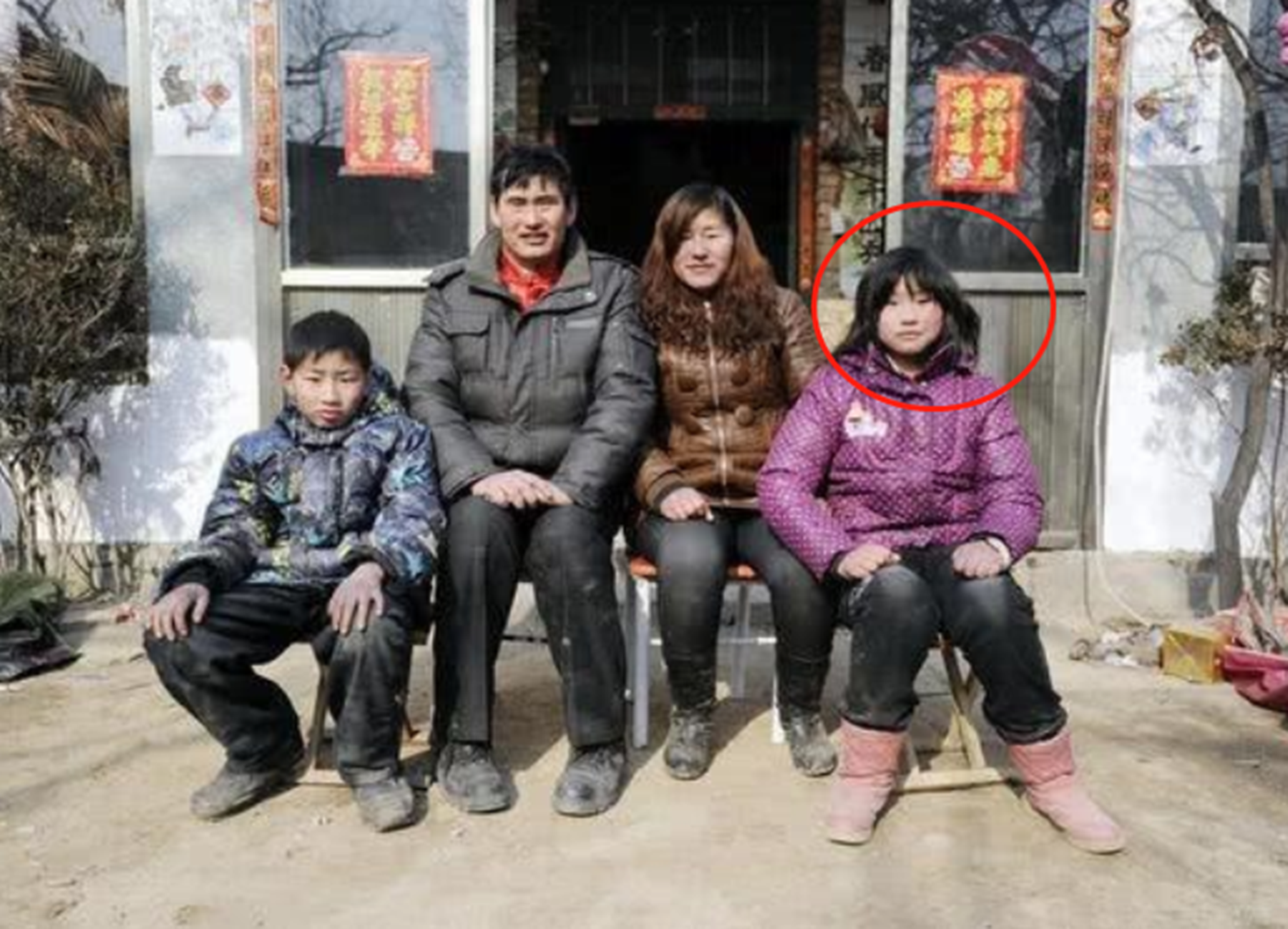 大衣哥儿子刚结婚,女儿就被多位粉丝求婚,网友:200斤我也爱