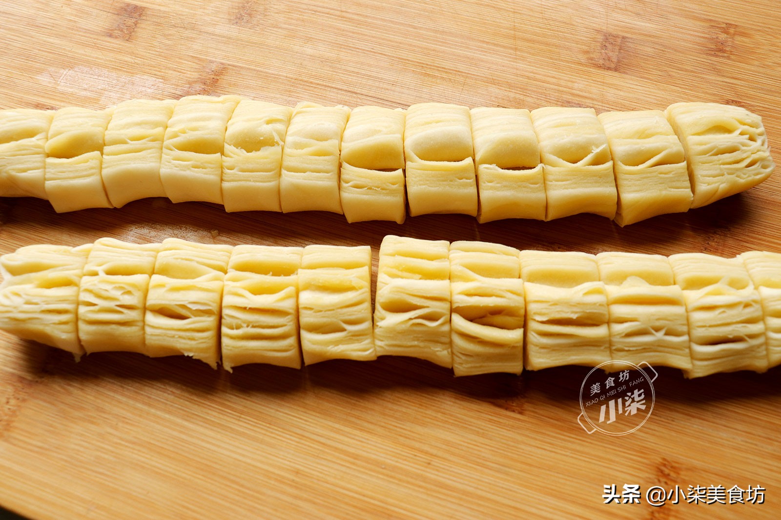 一口酥，做法简单无难度，外酥里软一口一个，越吃越香，太解馋了