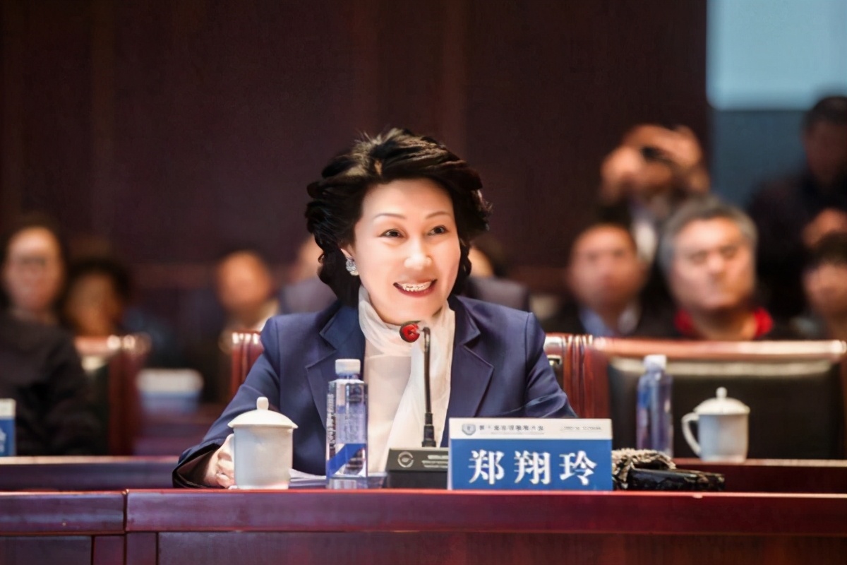 后浪来了：豪门姐弟资产超过700亿，俊男靓女才貌俱佳羡煞旁人