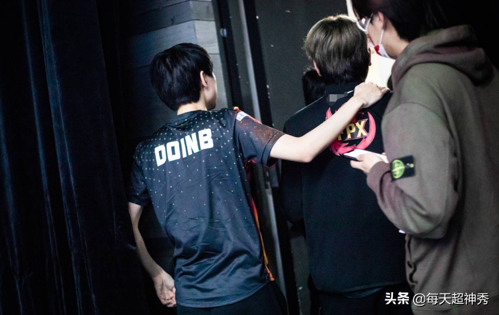 Wei Shenjin sentence come true, lwx leads FPX double kill JDG, lokeN squelchs in the round by