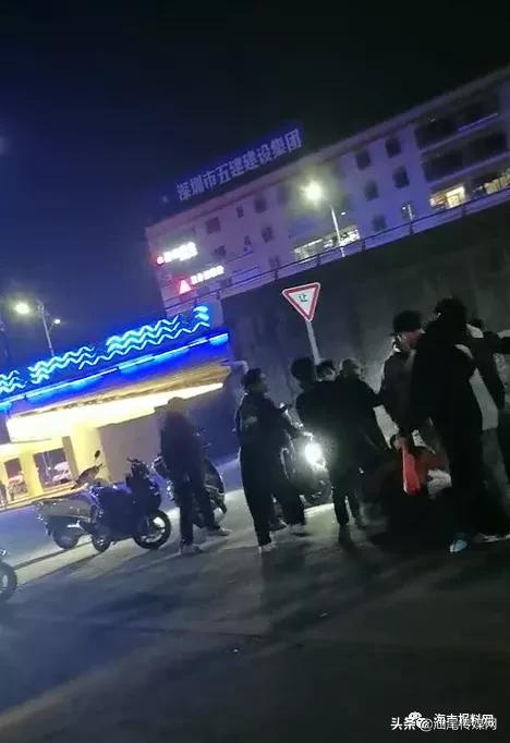 海丰南桥下一群精神小伙突然闹起来