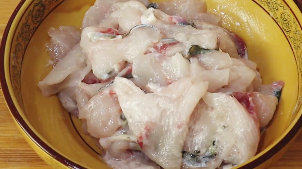 The best way to eat grass carp, spicy and delicious, the meat is tender, much better than pickled fish, the more you eat, the more addictive
