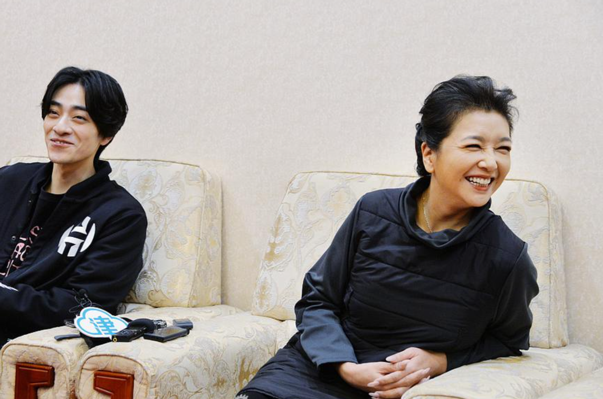 老戏骨江珊罕现身,眼纹明显皮肤松弛显老,手