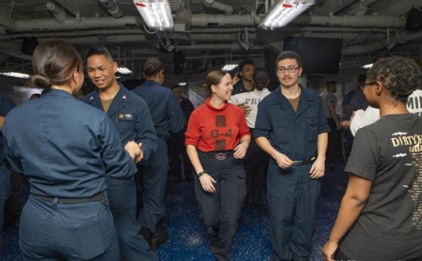 原因查明？一场交际舞会竟毁了一国海军，一组照片令法国人炸锅