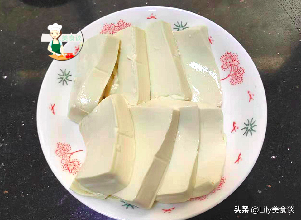 春天最饞這蒸菜，蒸一蒸5分鐘搞定，實在太鮮美了，蒸一盤不夠吃