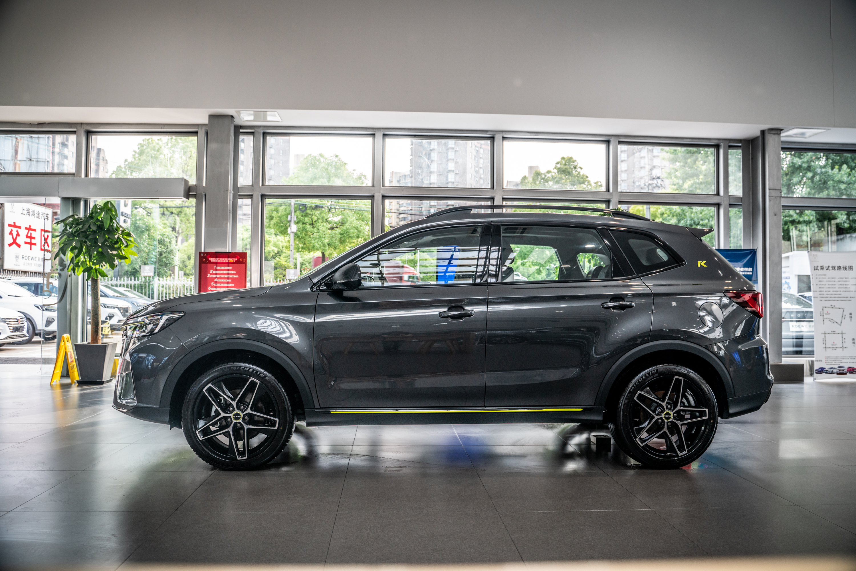 全新荣威rx5 plus到店静评,外观更年轻,更具运动气质