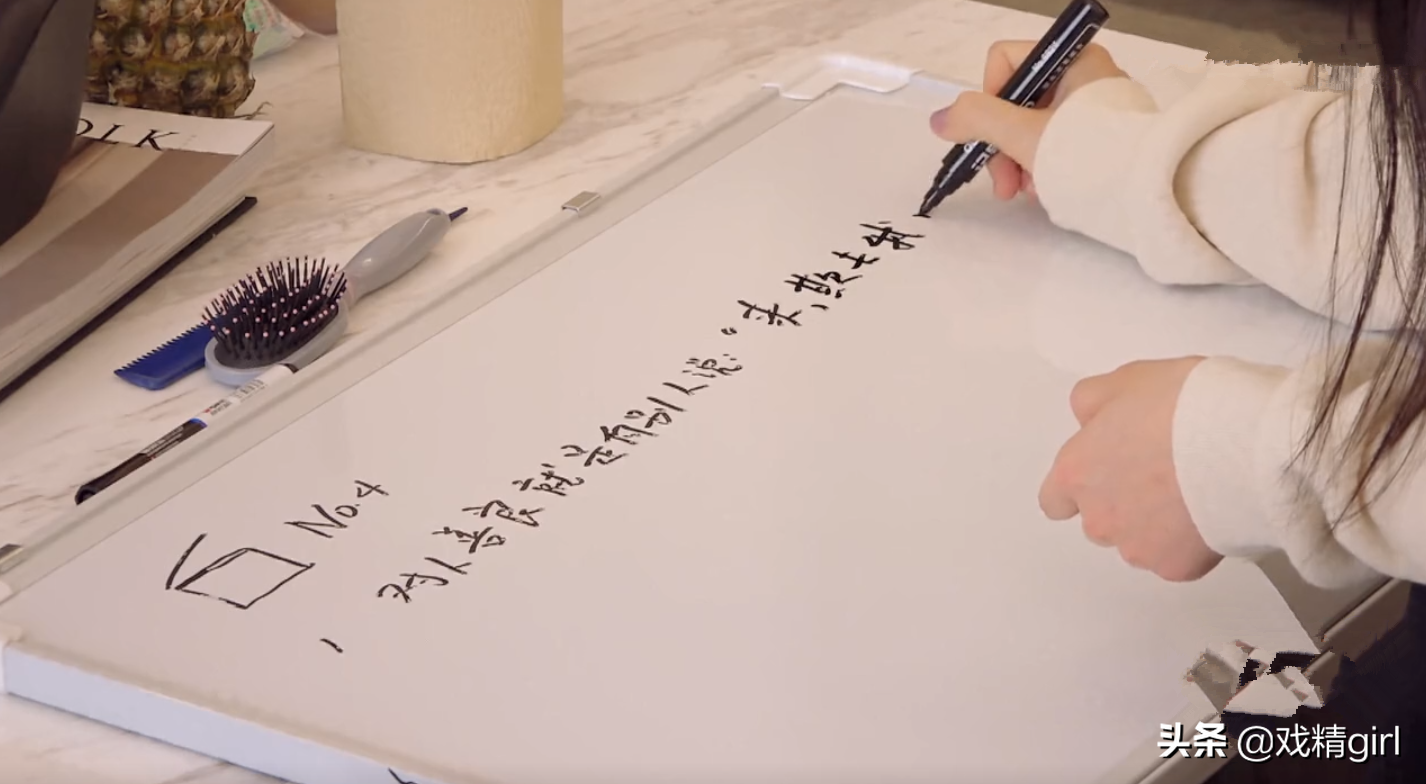 郑爽被圈内人拉黑，对方一句“你果然是他们说