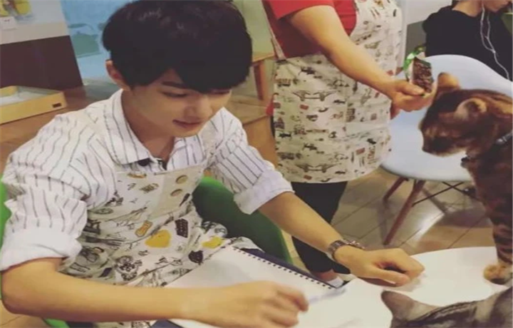 肖战没火之前就开始做公益，月薪3000捐款1万七，