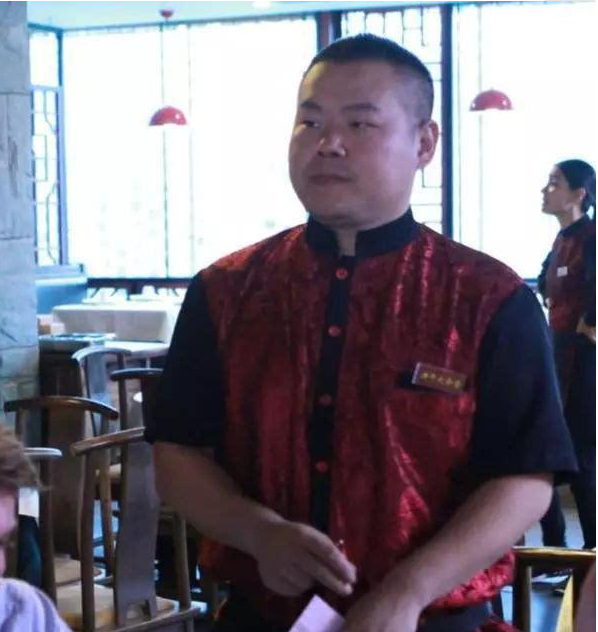 悲惨岳云鹏：因6块钱被骂3小时，台上被曹云金打