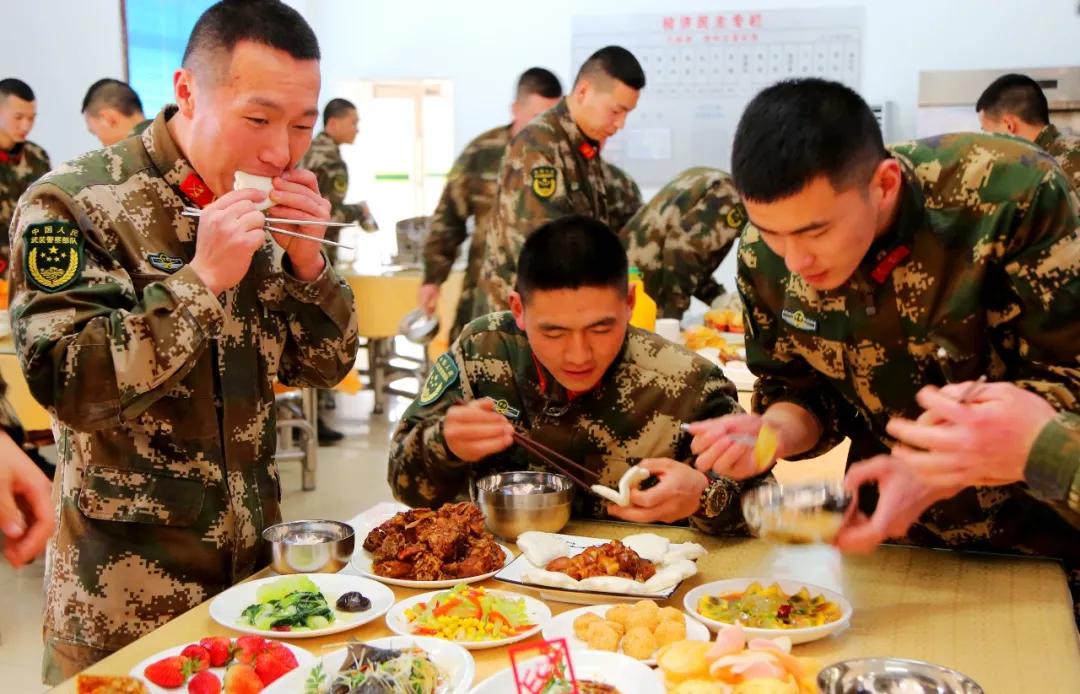 兵哥哥的“年夜饭”，看看哪个单位的伙食你最喜欢？