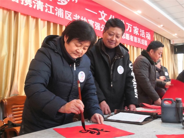 淮安文化志愿者新春佳节前夕惠民送祝福