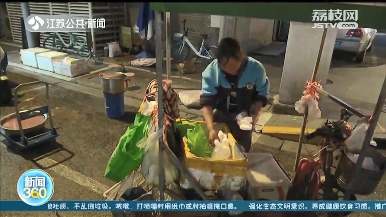 靠好心人帮助，多年坚持喂养流浪猫 南京“胡阿姨”回应网络漩涡