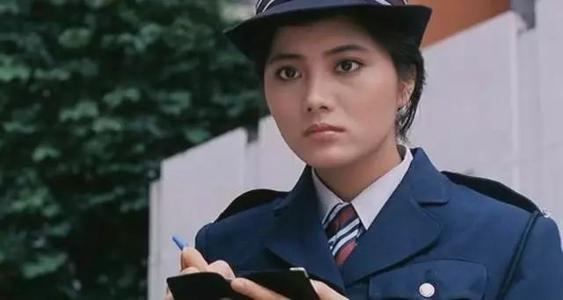 24年前，那个被周比利一脚踢进医院的女打星杨丽菁，现状如何？