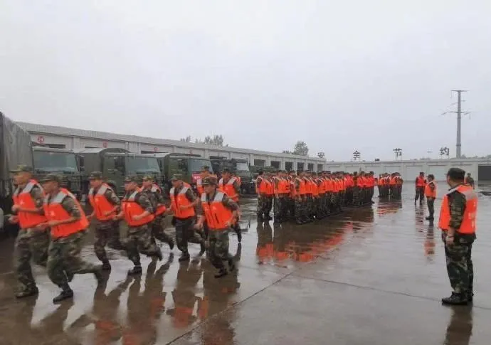 八一建军节，向可敬可爱的中国军人致敬