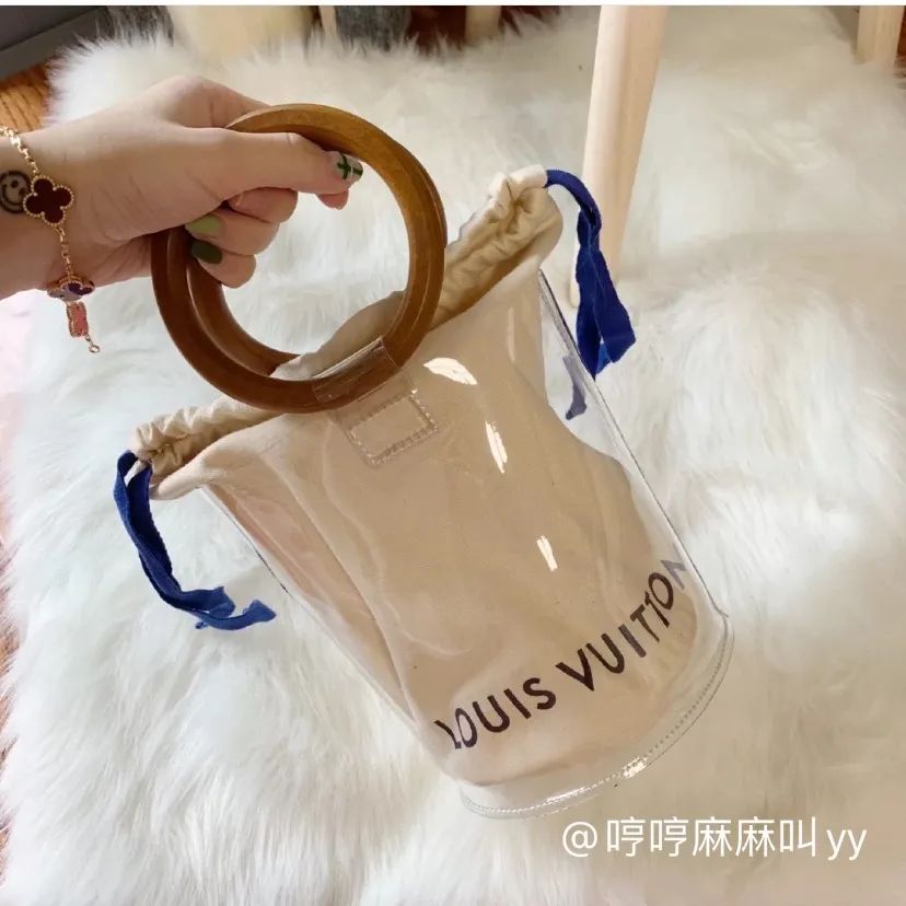 我减少了买衣服的次数，却越穿越好看了