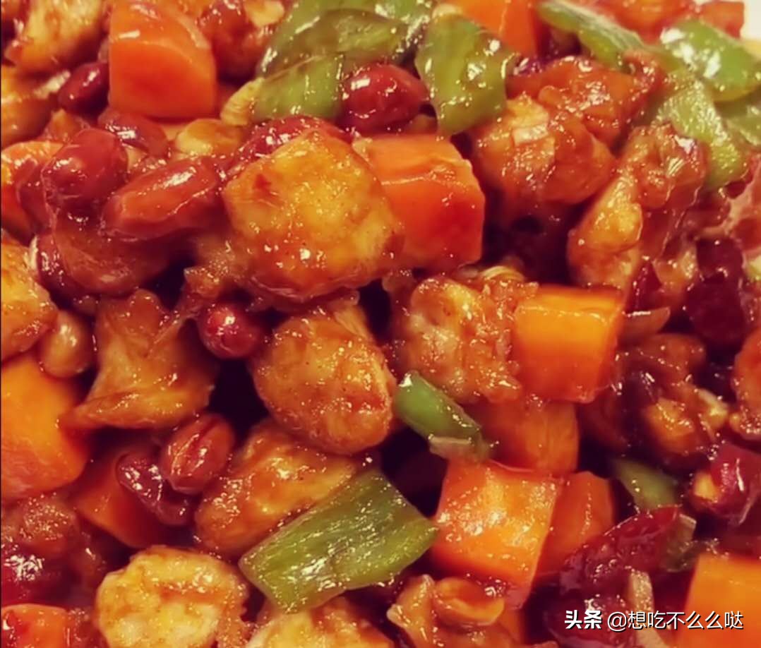 宫保鸡丁这么做，看着就有食欲，做法简单，又香又下饭，好好吃哦