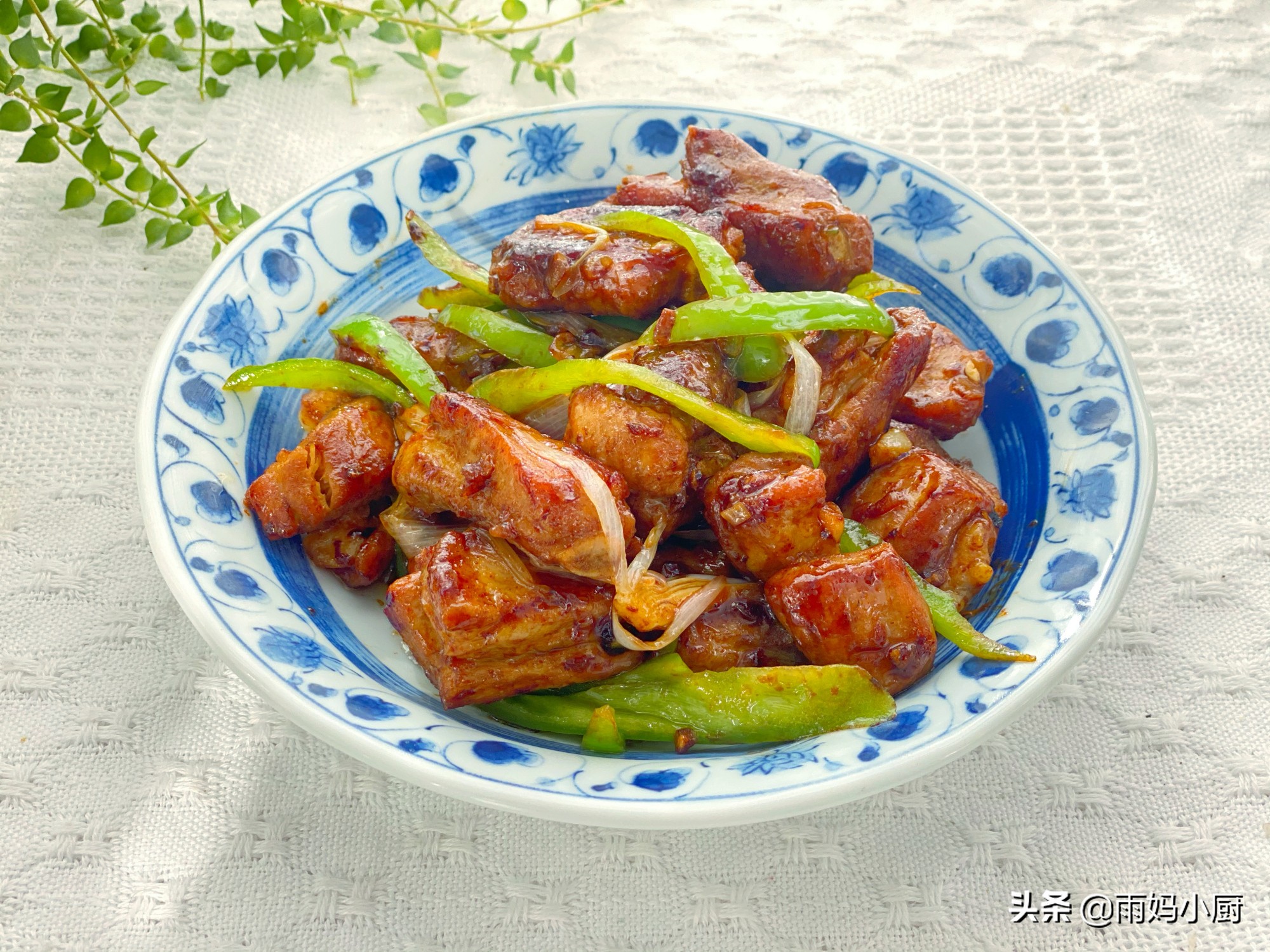 排骨别只会煲汤了，试试这做法，软嫩入味又下饭，好吃到吮手指