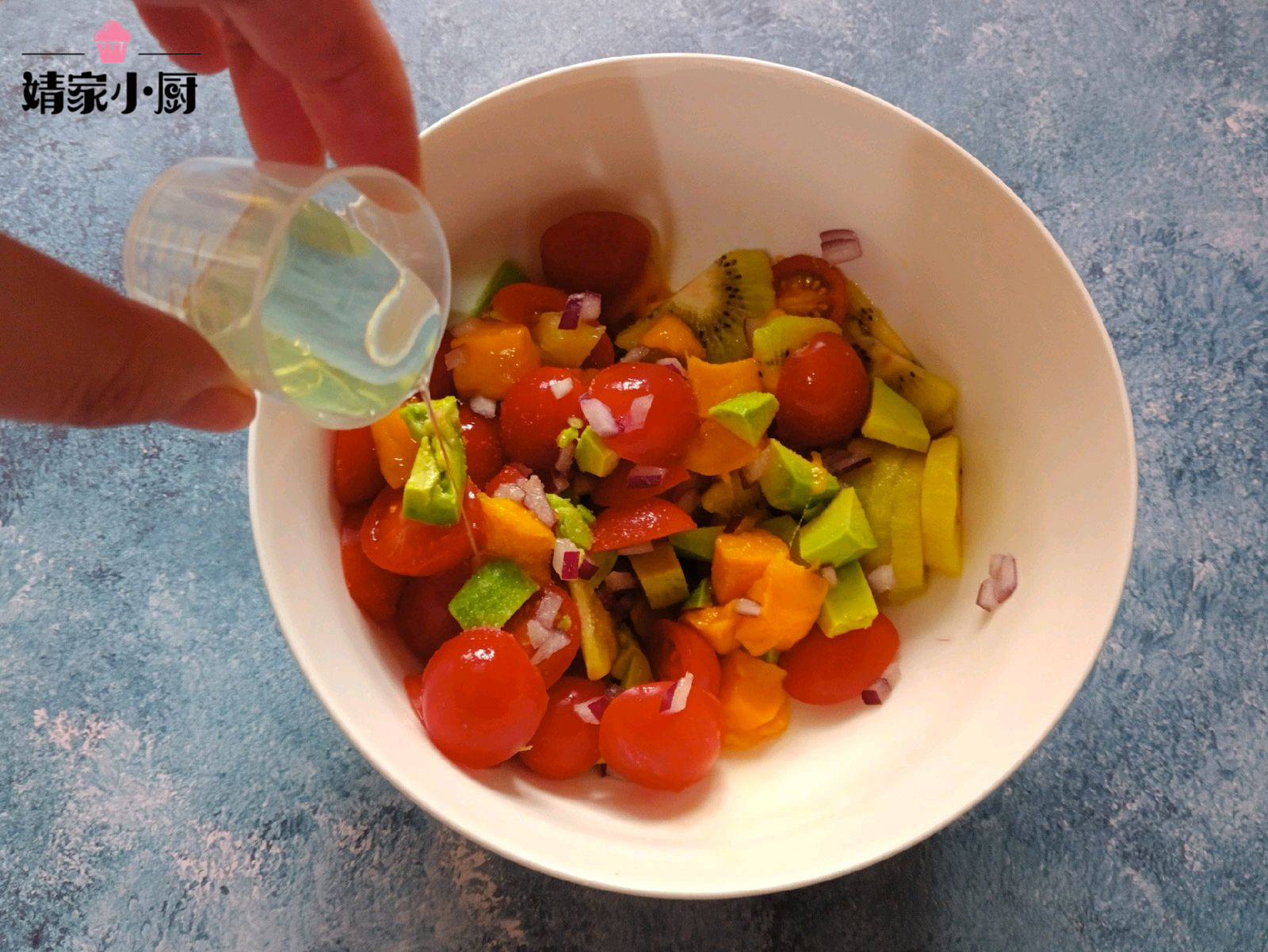 5分钟就能学会的“水果沙拉”，香甜味美，小蛮腰也能吃出来
