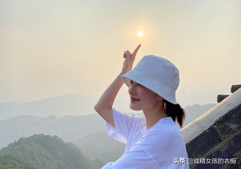 会玩的李沁，台上优雅如女神，私下成“古灵精怪”小丫头