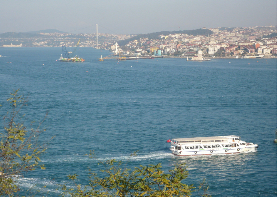 辽宁舰回国的坎坷之路：土耳其勒索10亿美元，这钱我们给了么？
