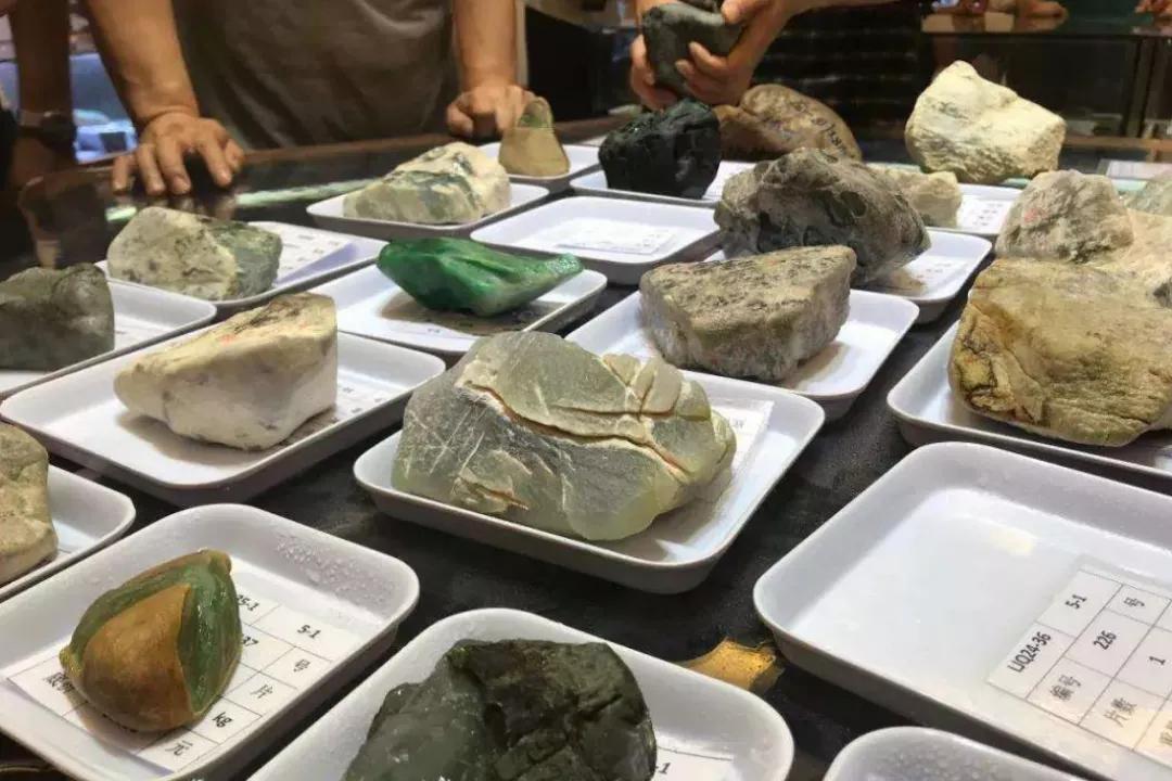 Do you want to buy Jade in Myanmar really cheap? Take you today