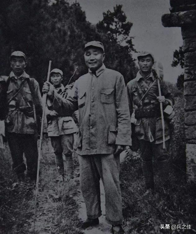 主席倚重粟裕，特别授权：统一指挥部队，不受